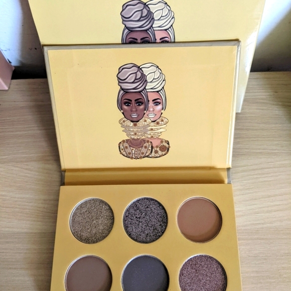 Juvia's Place The Taupes. - Picture 1 of 3